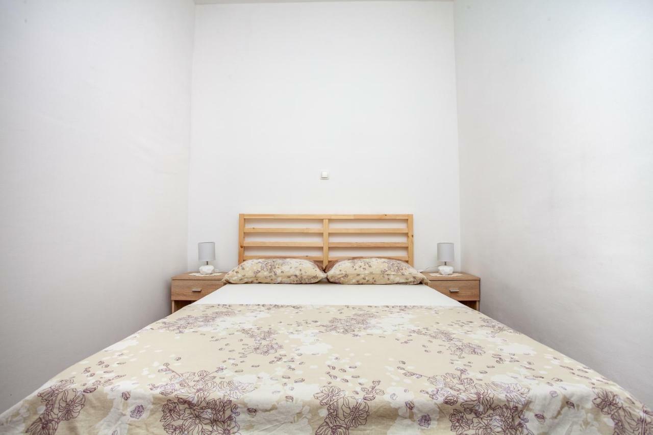 Ap Punta Next To Sandy Beach, Apartment With Garden โอมิช ภายนอก รูปภาพ