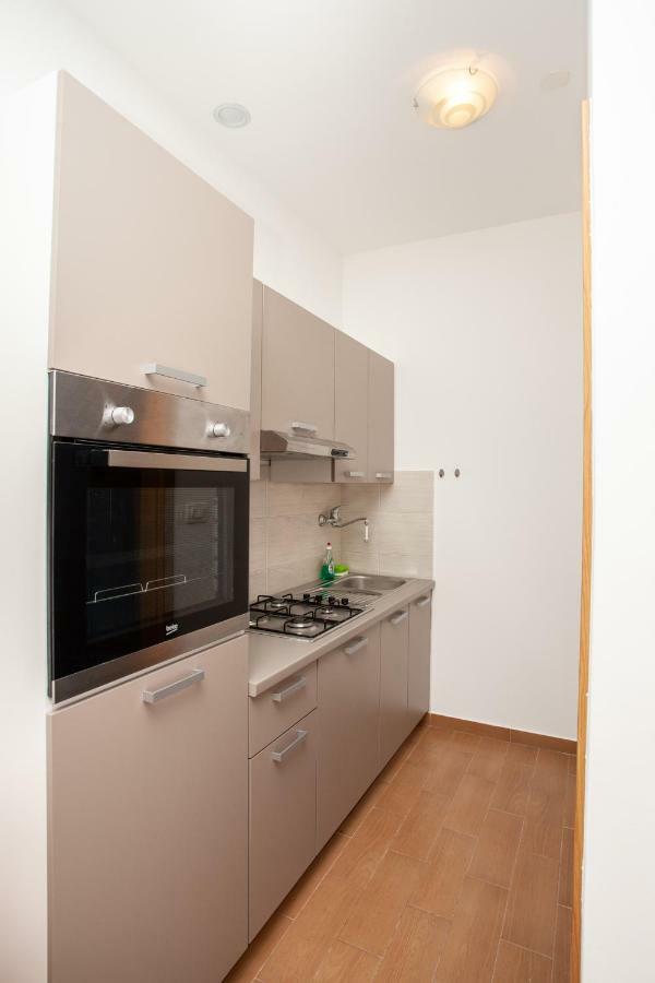 Ap Punta Next To Sandy Beach, Apartment With Garden โอมิช ภายนอก รูปภาพ