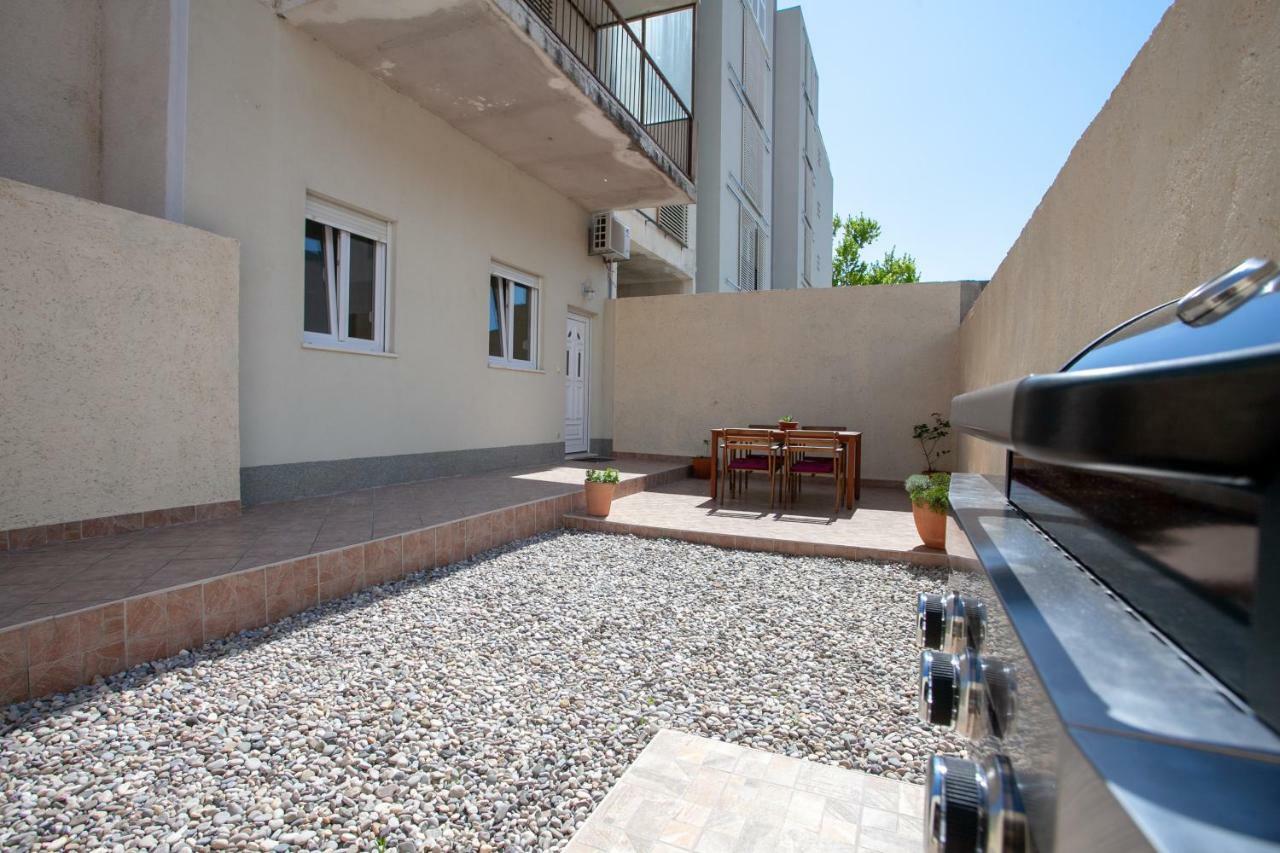 Ap Punta Next To Sandy Beach, Apartment With Garden โอมิช ภายนอก รูปภาพ