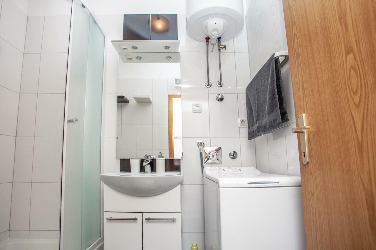 Ap Punta Next To Sandy Beach, Apartment With Garden โอมิช ภายนอก รูปภาพ