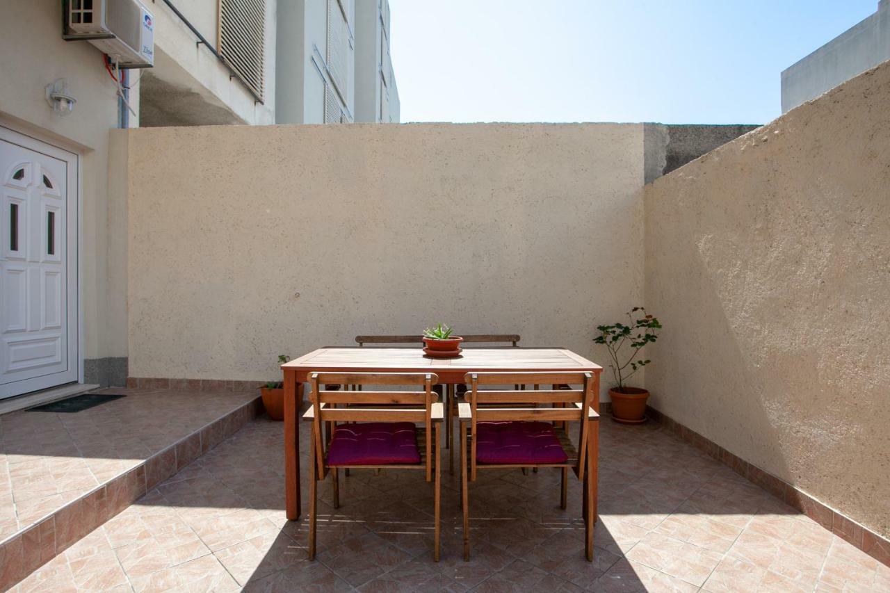 Ap Punta Next To Sandy Beach, Apartment With Garden โอมิช ภายนอก รูปภาพ