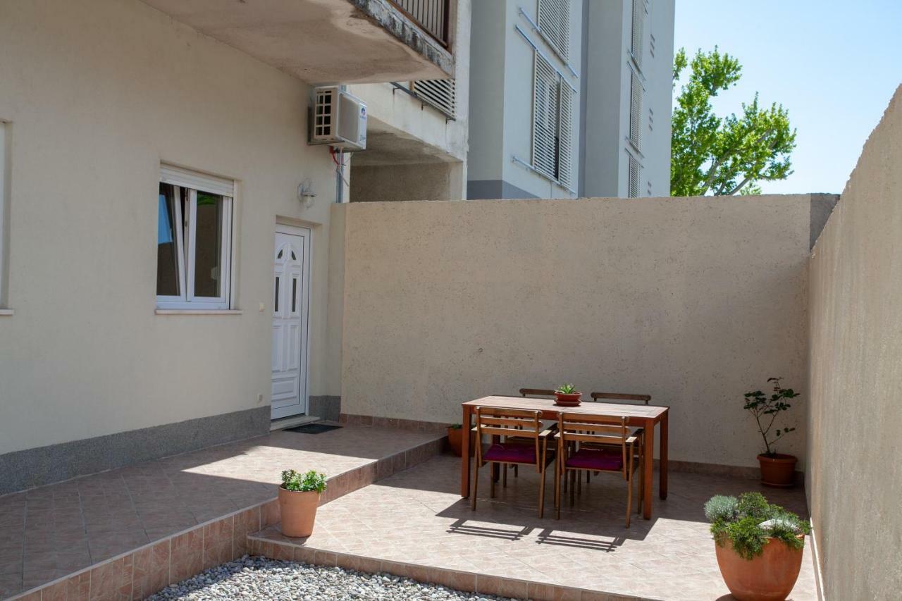 Ap Punta Next To Sandy Beach, Apartment With Garden โอมิช ภายนอก รูปภาพ